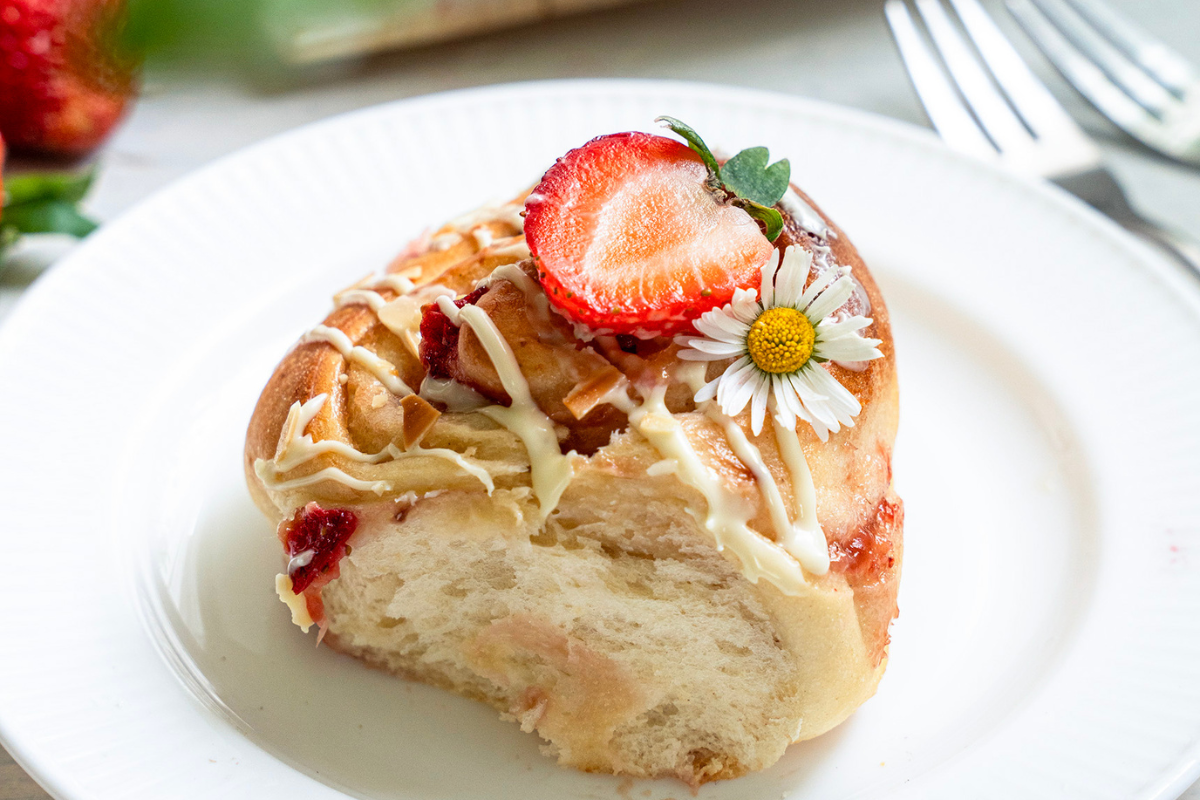 Vanilla custard & strawberry swirls 1