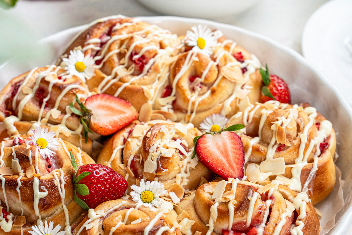 Vanilla custard & strawberry swirls 3