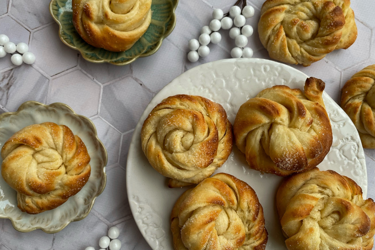 Vanilla twisted knots